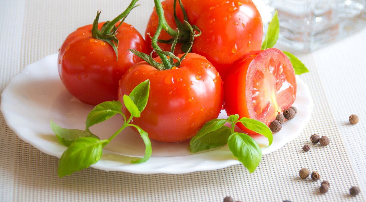 2. Gram Flour & Tomato Pack