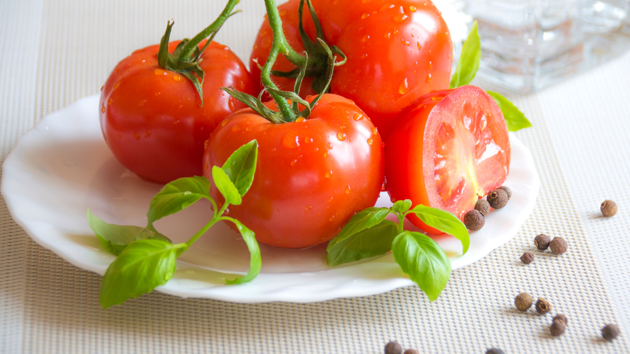 2. Gram Flour & Tomato Pack