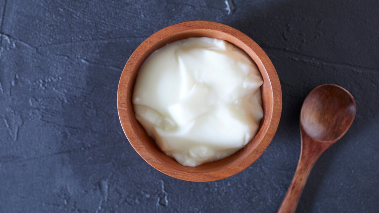 1. Gram Flour & Yogurt Pack