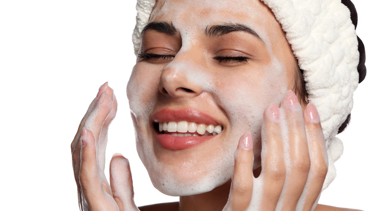 Deep Cleansing and Removes Oil: