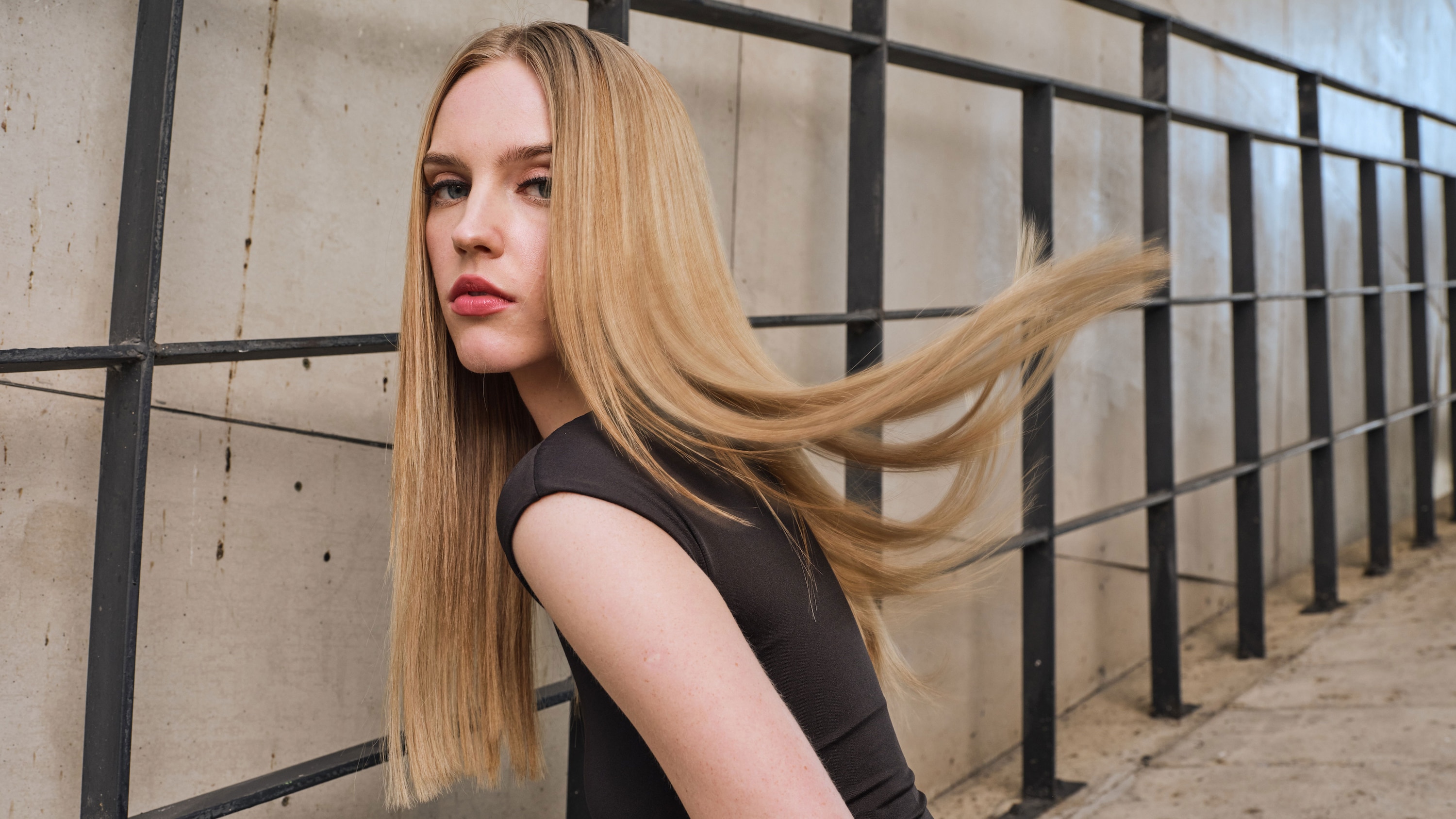 What is Frizzy Hair and How to Repair It 