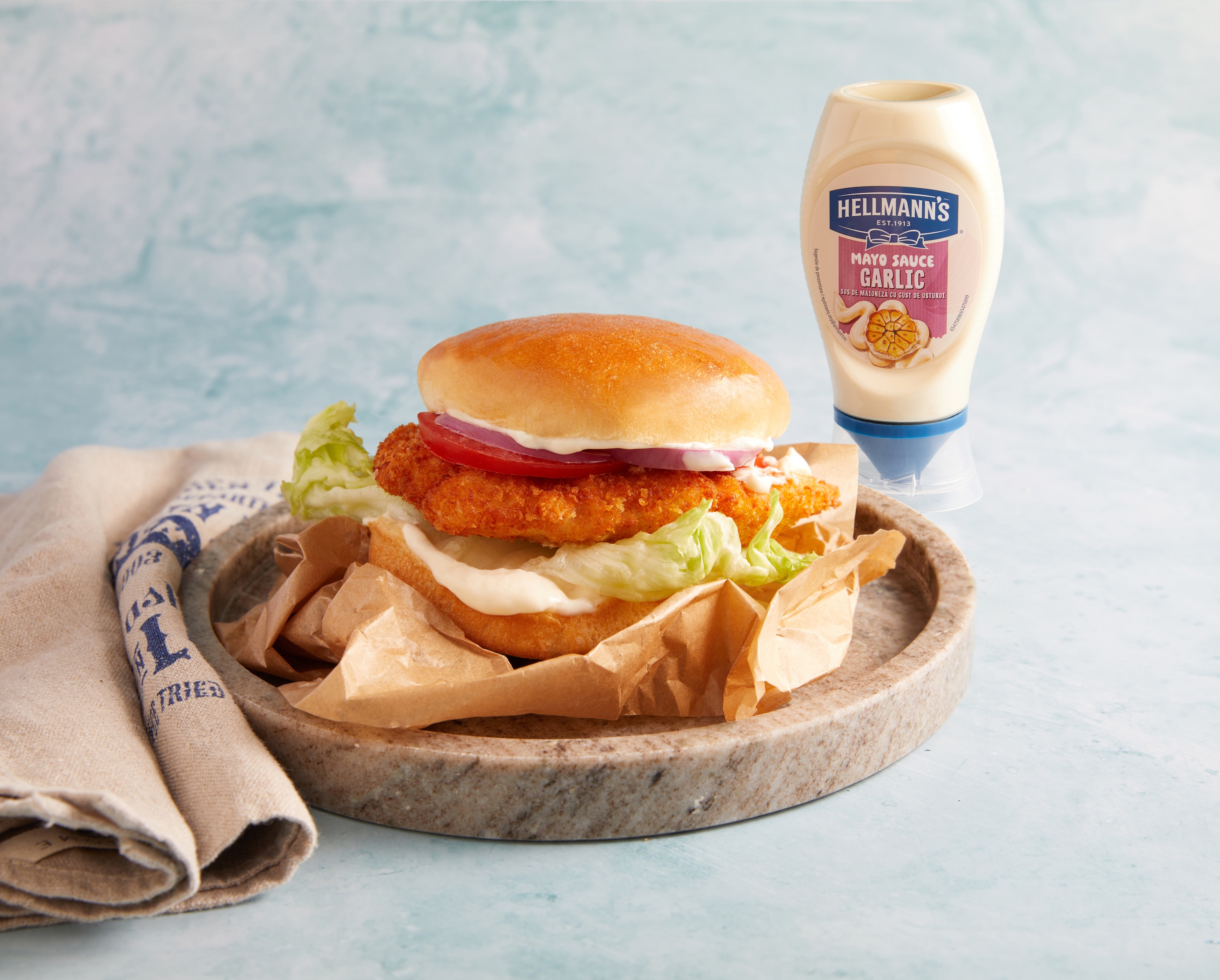 Burger με κοτόπουλο & Hellmann's Μαγιονέζα Με Σκόρδο