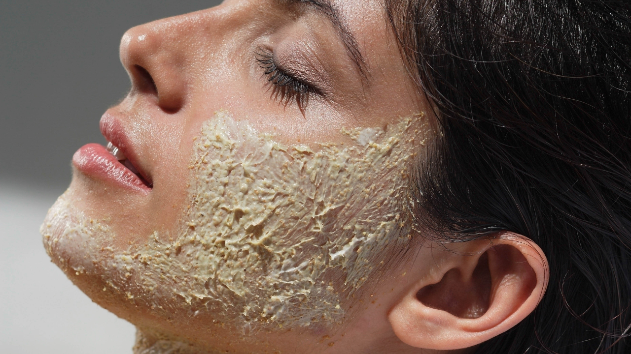 5. Rice Flour Face Scrub for Dead Skin Removal