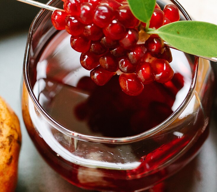 Image of Pomegranate Juice Benefits: How to Make, Daily Intake & Side Effects