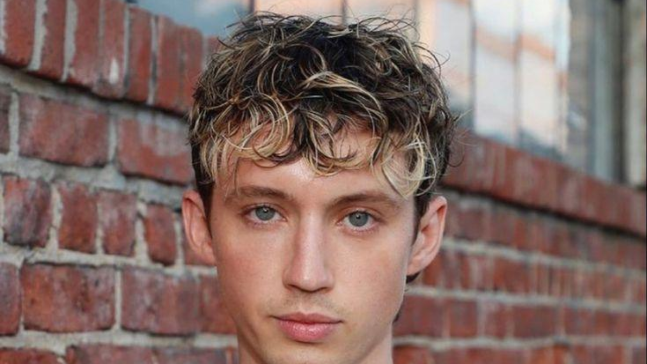 20. Curly Mushroom Haircut Men