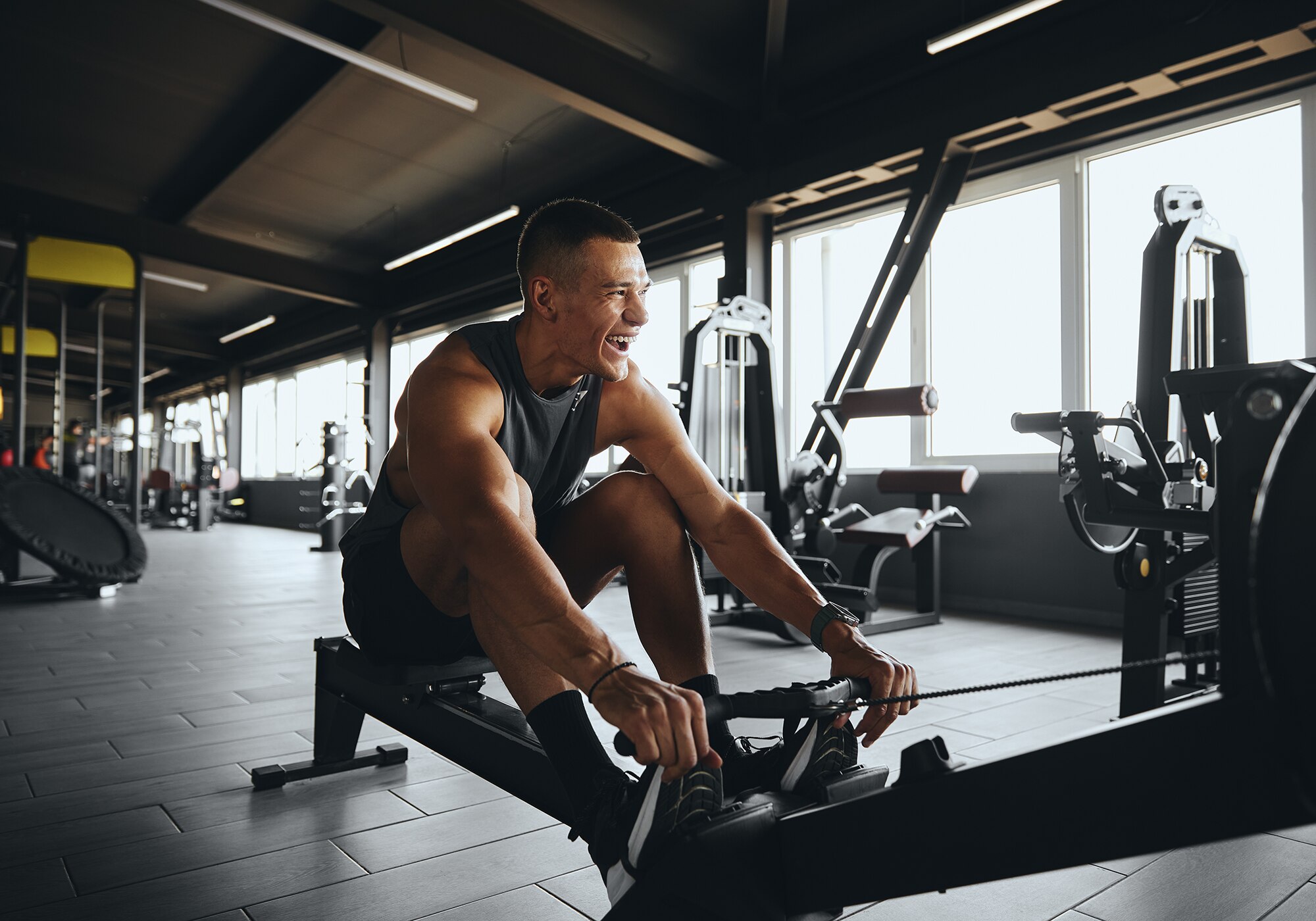 Man exercising in the gym wearing breathable fabric that’s one of the best fabrics for sweating.