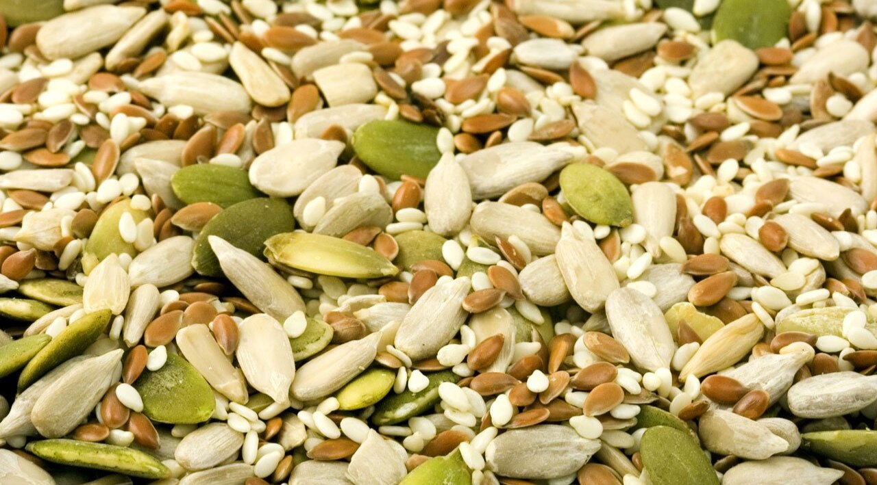 Pumpkin Seeds vs Sunflower Seeds: Which Beauty Superfood Deserves a Place in Your Daily Diet?