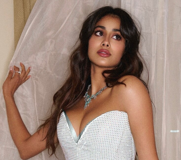 Image of Get Janhvi Kapoor–Inspired Effortless Heatless Curls