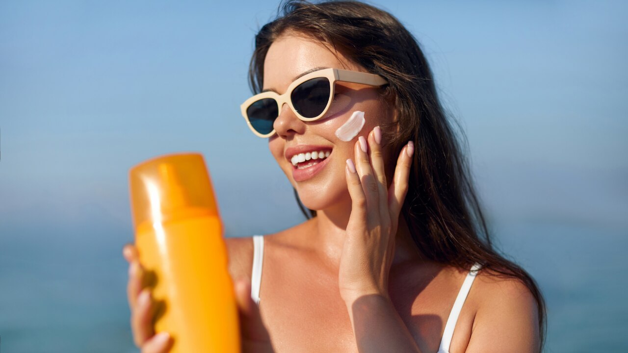 How Dermatologists Recommend Applying Sunscreen