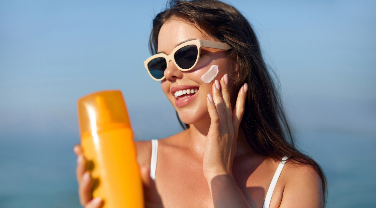 How Dermatologists Recommend Applying Sunscreen