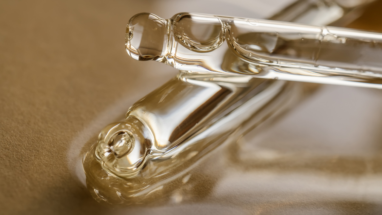 AZELAIC ACID FOR ACNE-PRONE AND SENSITIVE SKIN