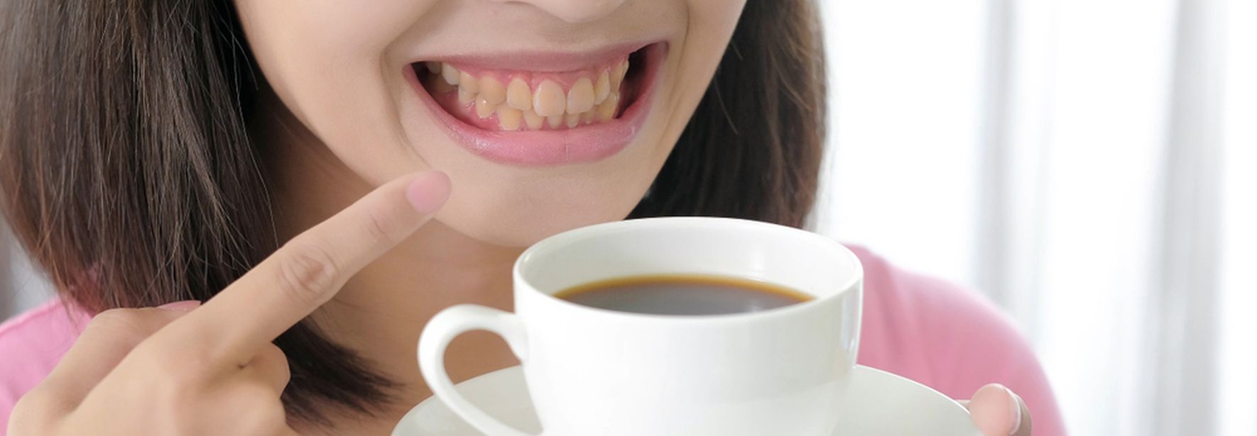 gigi kuning karena kopi