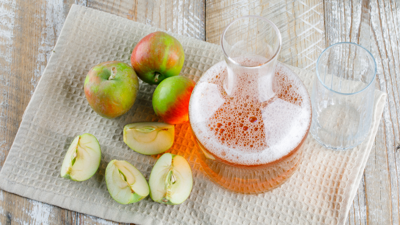 4. Apple Cider Vinegar Rinse: