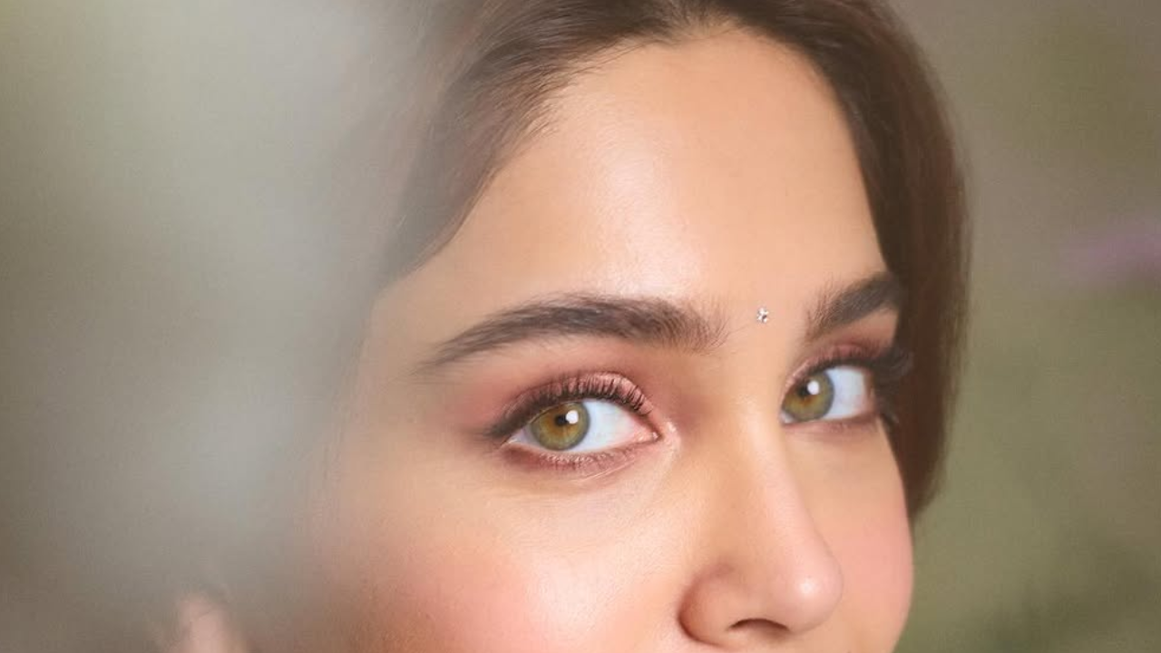 Soft, Fluttery Eyes