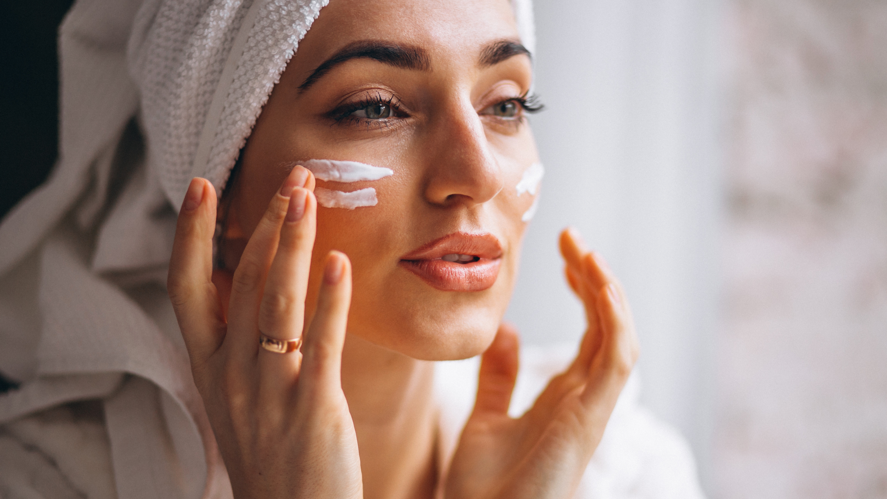 Step 3: Seal the Moisture Barrier with a Rich, Creamy Moisturiser