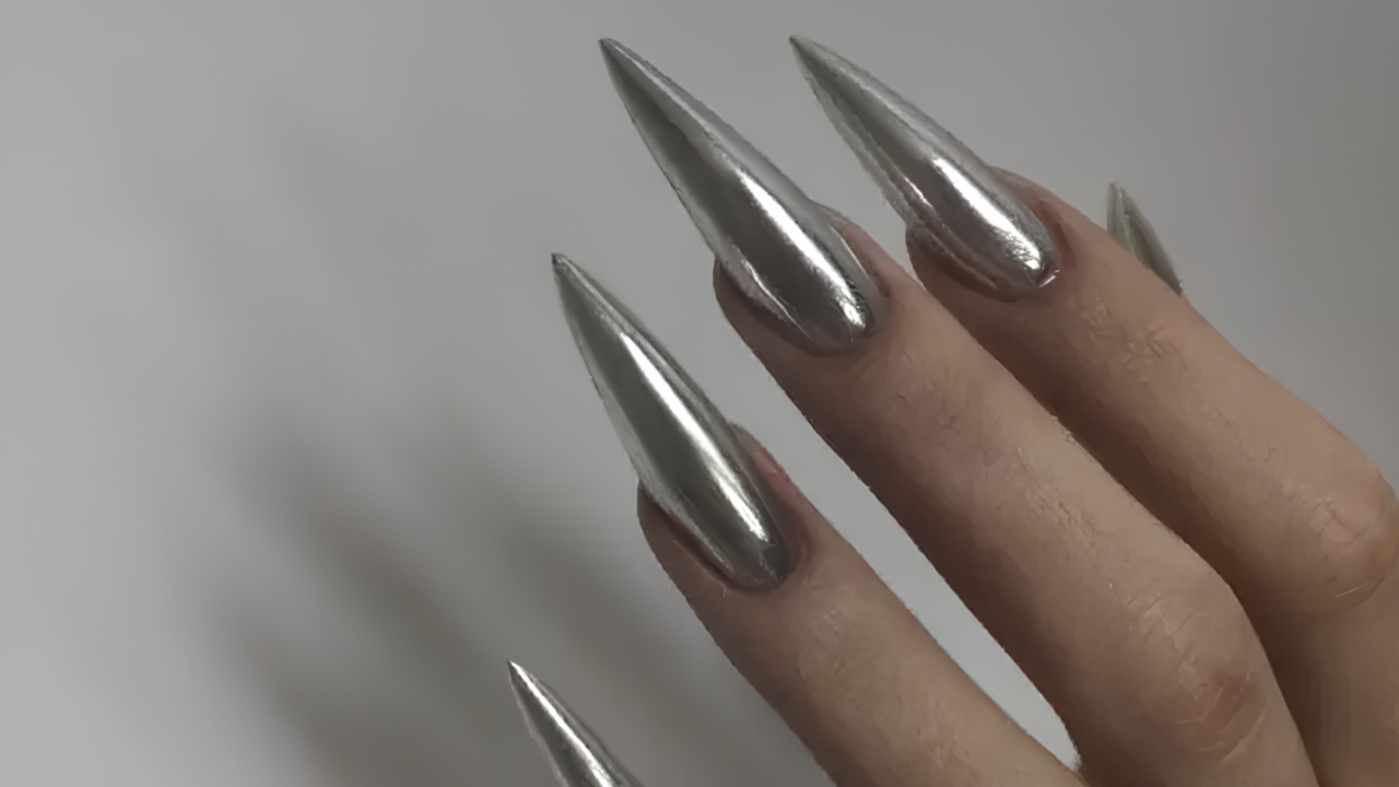 21. Chrome Aura Nails