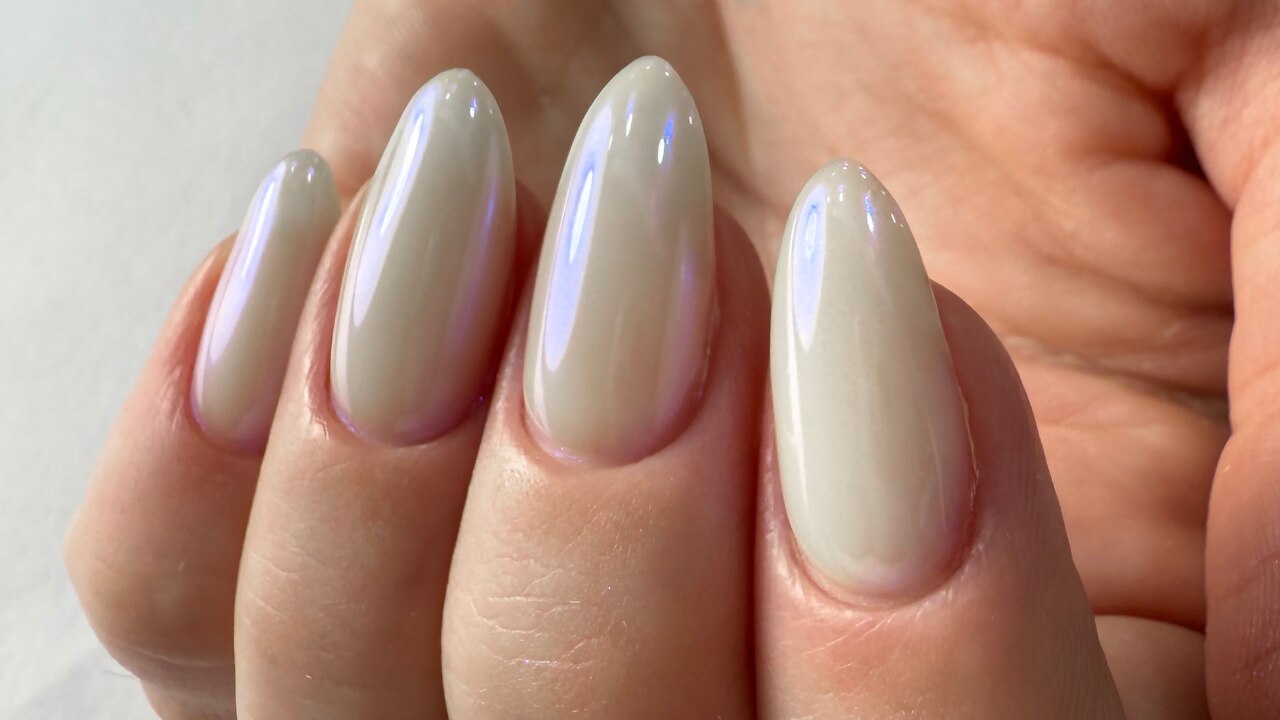 18. Chrome Marble Nails