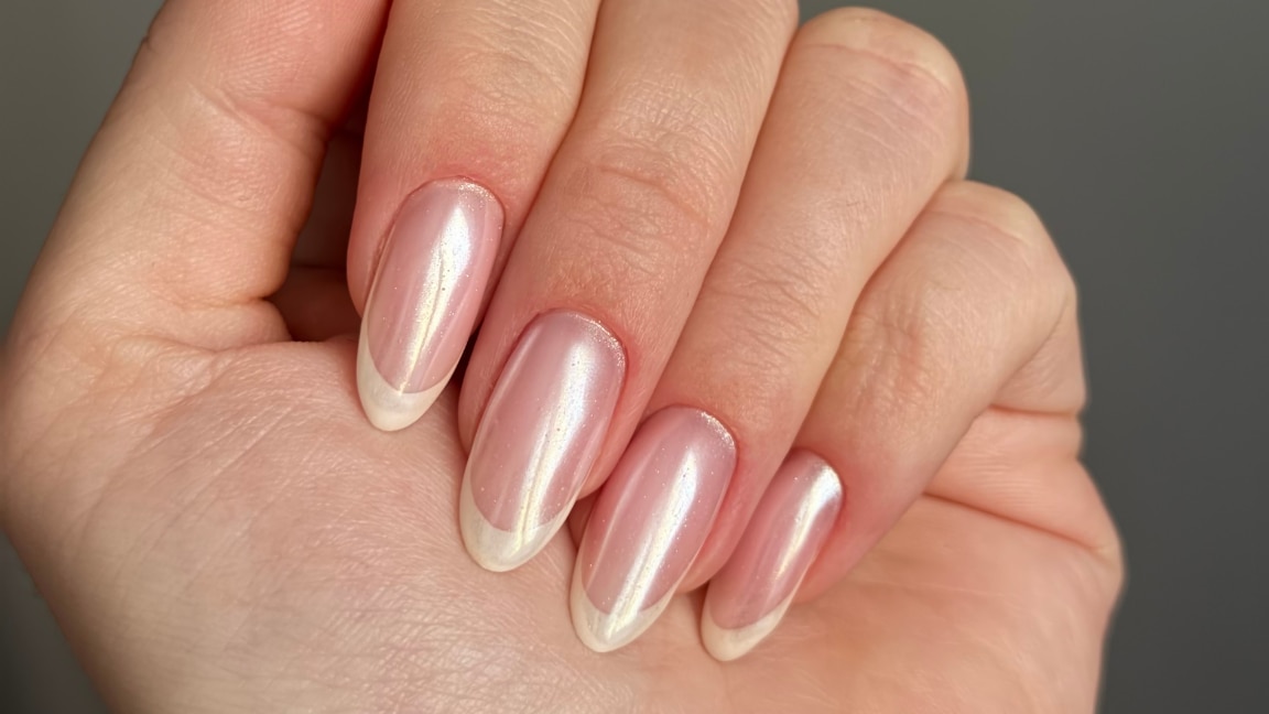 linking article: 20+ Chrome Nail Designs: The Trendy Nail Art Looks Everyone Wants to Try