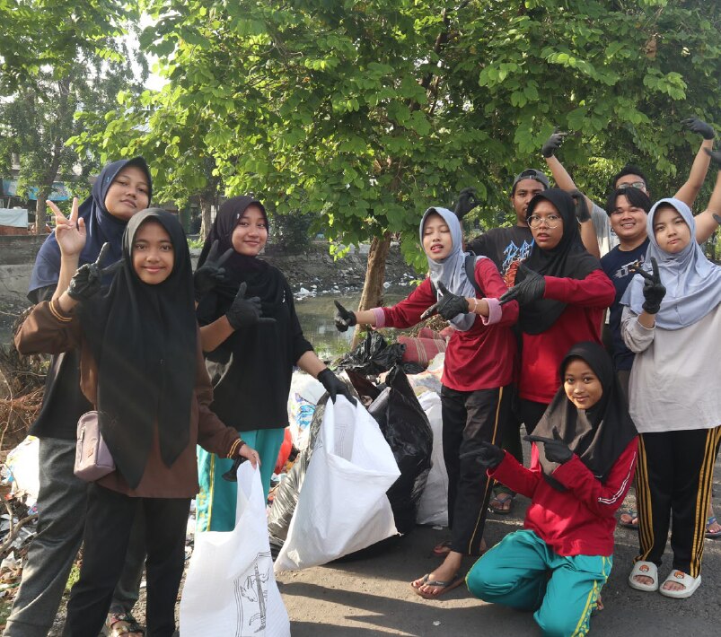 Improving plastic waste collection and empowering women in Indonesia