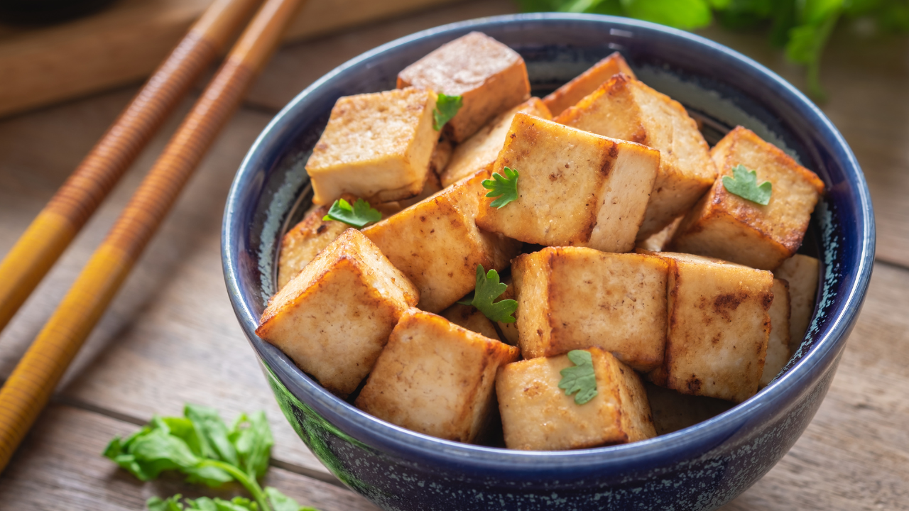 Tofu (100 g) – 53 mg