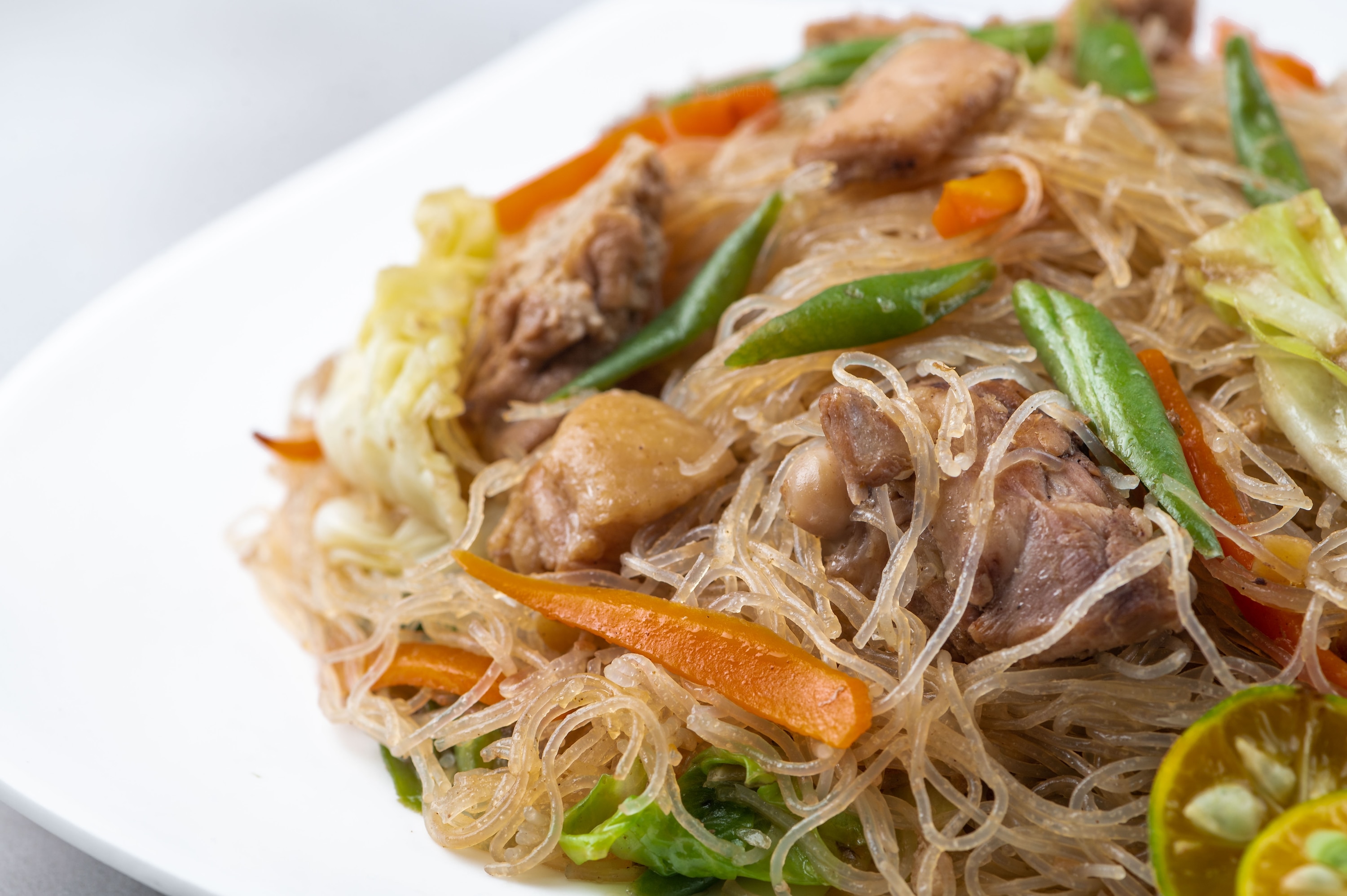 Beef Pancit Bihon Recipe (Filipino Stir-Fried Noodles With Beef Sirloin and Vegetables)