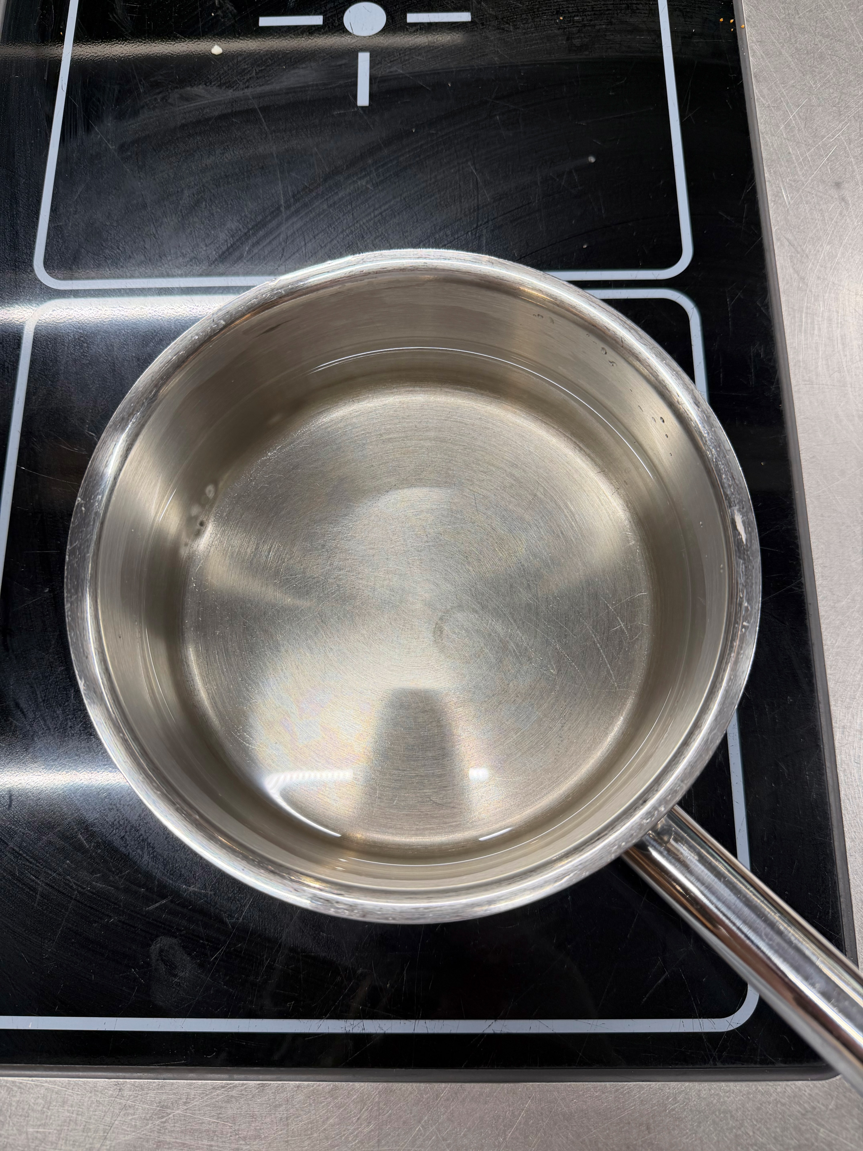 Eier kochen step by step: 1. Wasser zum Kochen bringen