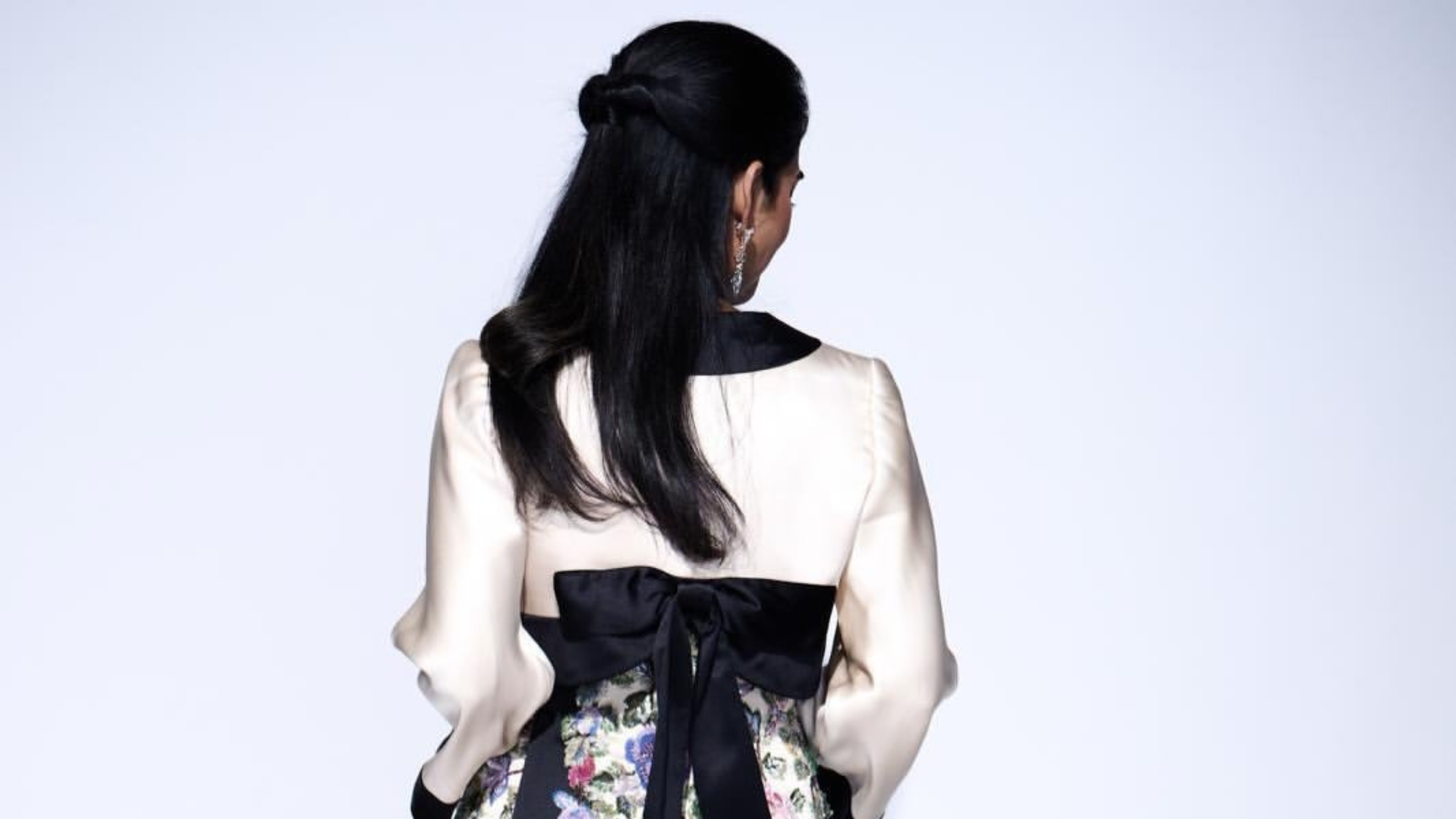Rule 3: Glossy hair is one of the biggest signature looks of Isha Ambani