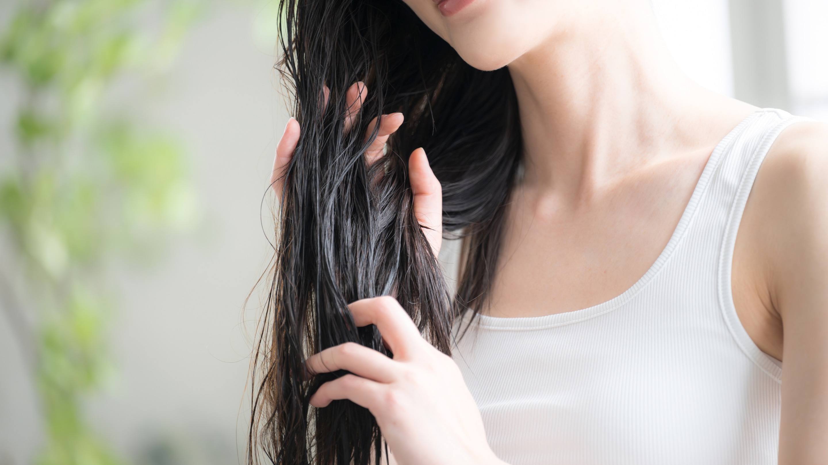 linking article: Best Hydrating Hair Masks for Dry, Frizzy Hair: Expert Picks & Hair Care Tips