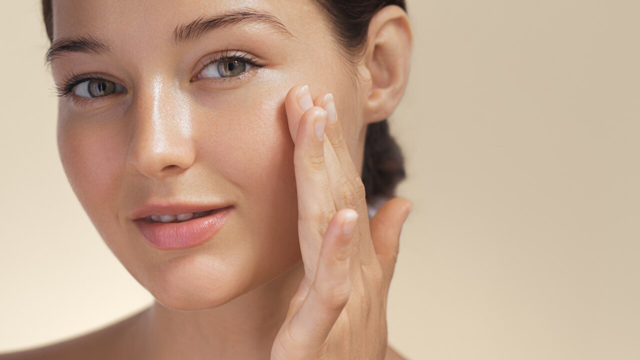 Helps Maintain Skin Hydration: