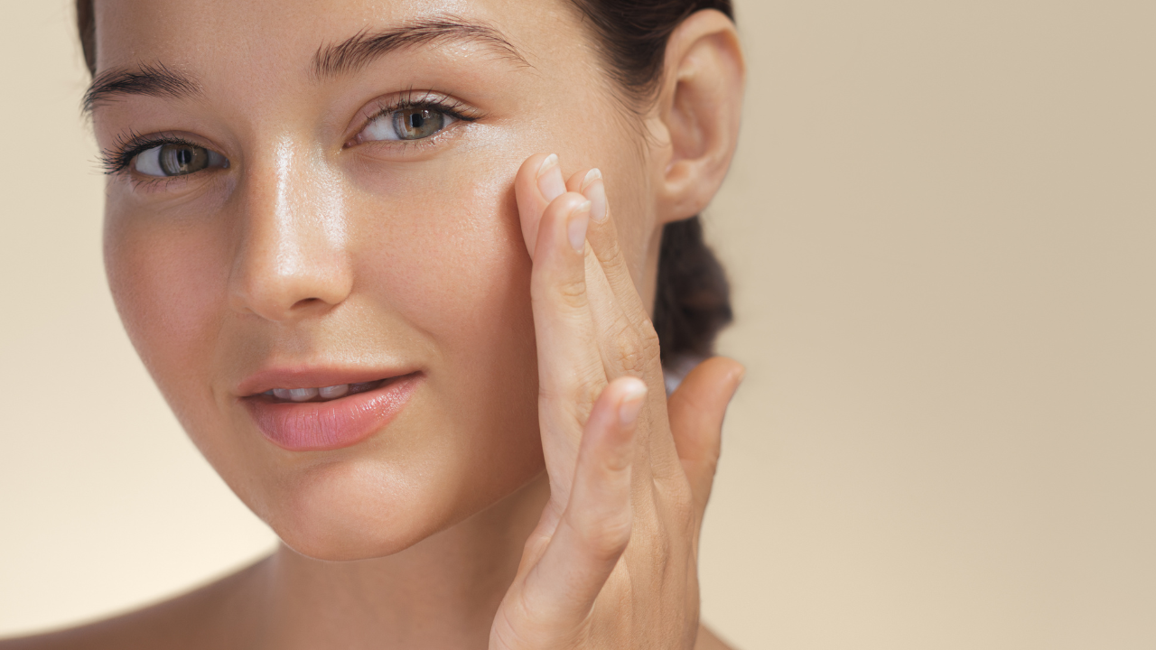 Helps Maintain Skin Hydration: