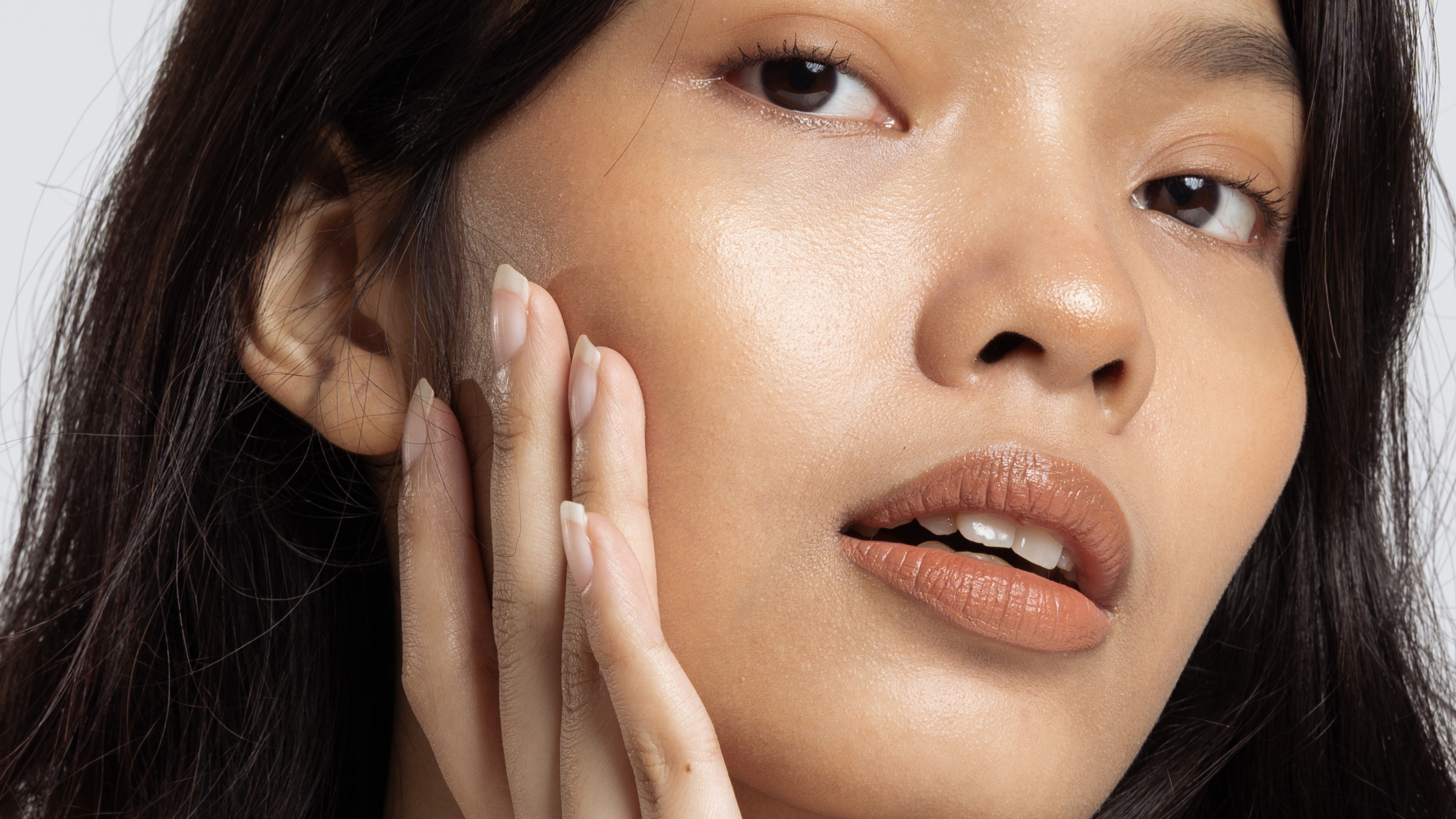 Supports a polished complexion: