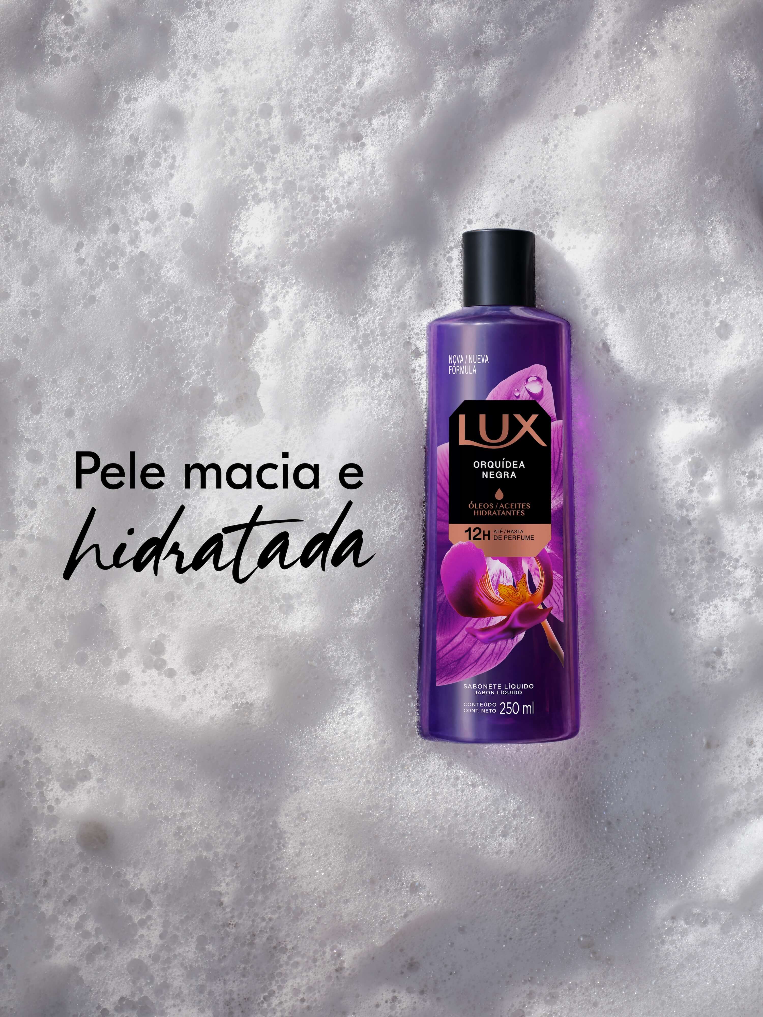 Embalagem do Sabonete Líquido LUX Orquídea Negra com a frase "pele macia e hidratada" em destaque