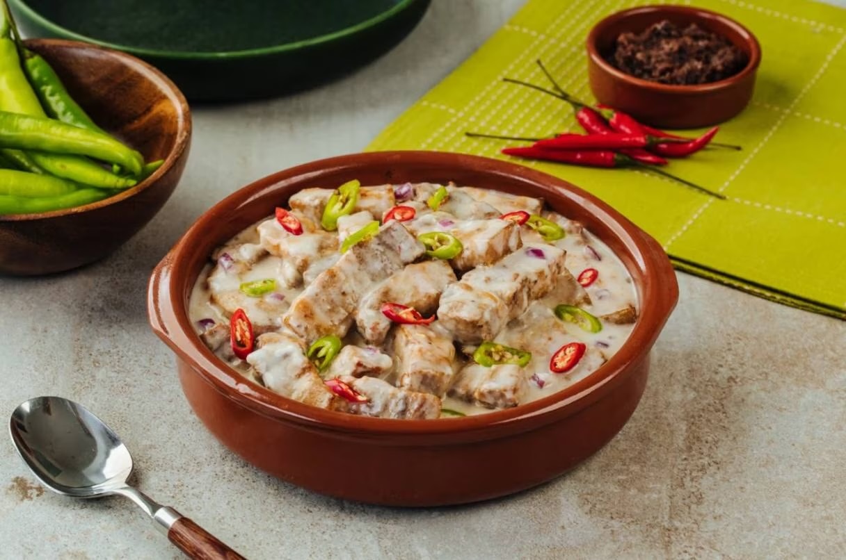 Pork and shrimp siomai served with soy sauce and chili garlic sauce.