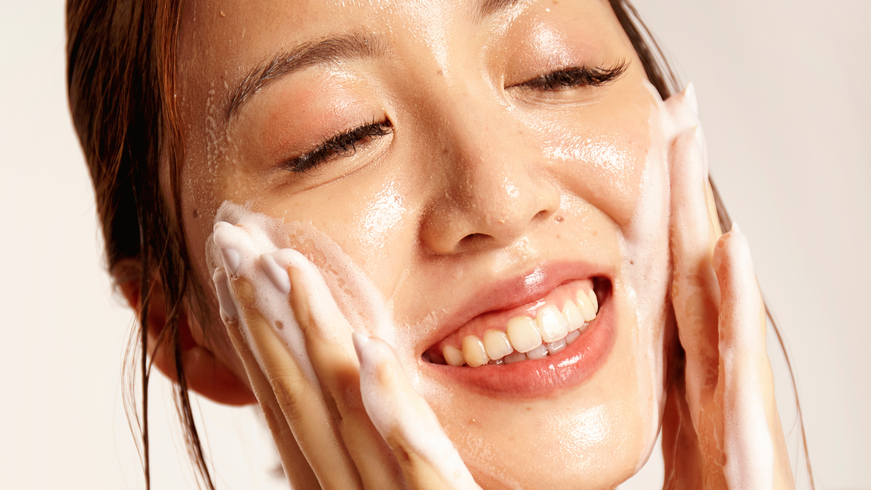 What Makes a Face Wash Suitable for Sensitive Skin?