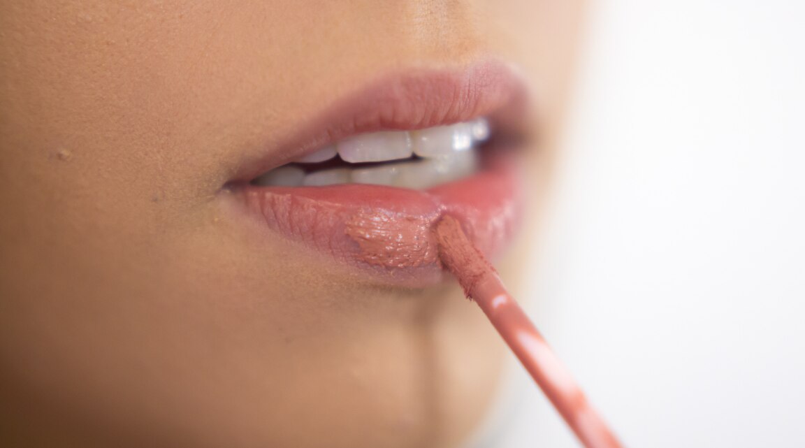 Liquid Lipstick Types, Shades and Application Guide