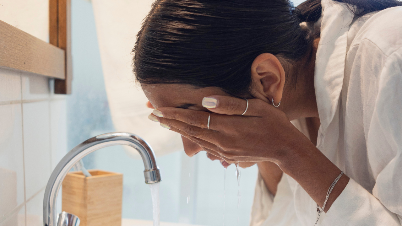 Step 1: Wet your face with lukewarm water