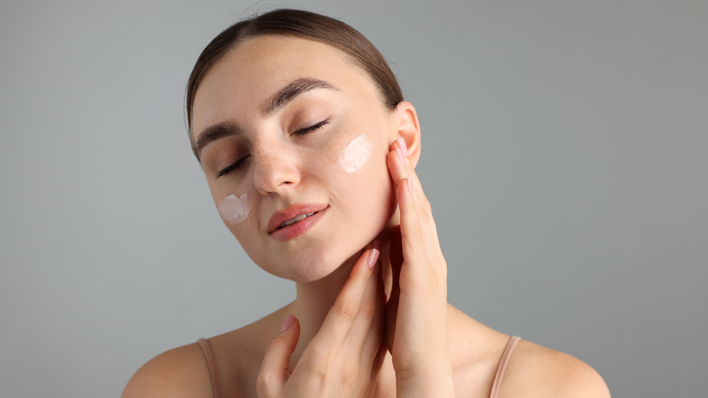 6. Wait before applying sunscreen or makeup.