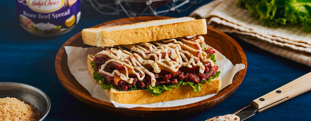 Beef and Caramelized Apples Sandwich
