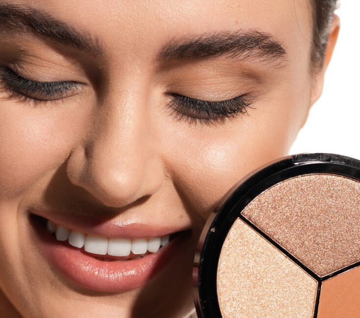 Image of 6 Face-Shape Highlighter Placements Using Lakmé Highlighters for a Sculpted, Lifted Glow 