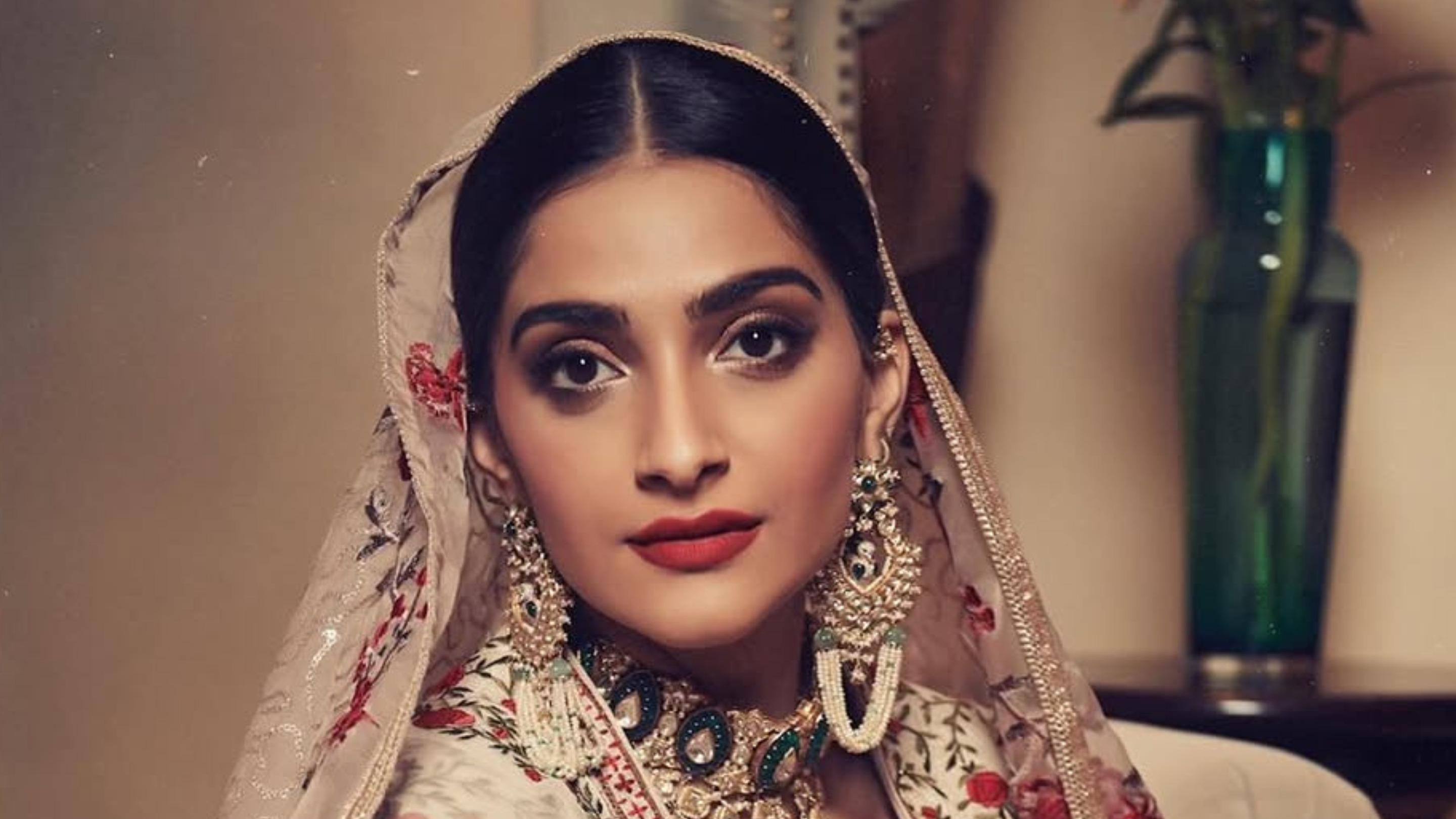 Sonam Kapoor’s Festive Makeup Looks with Bold Lips and Statement Eyes