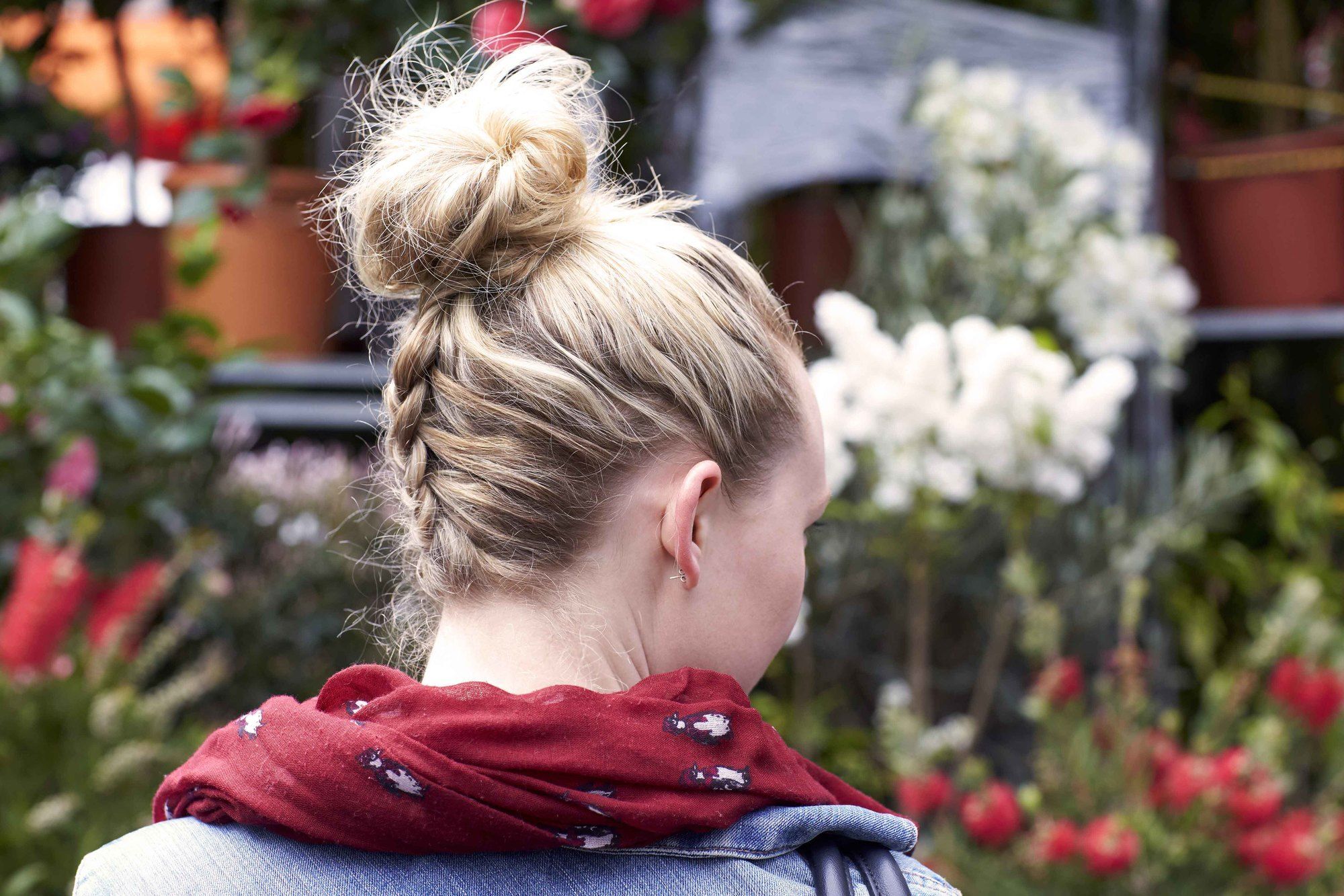 14 Variasi Updo untuk Segala Acara dan Suasana