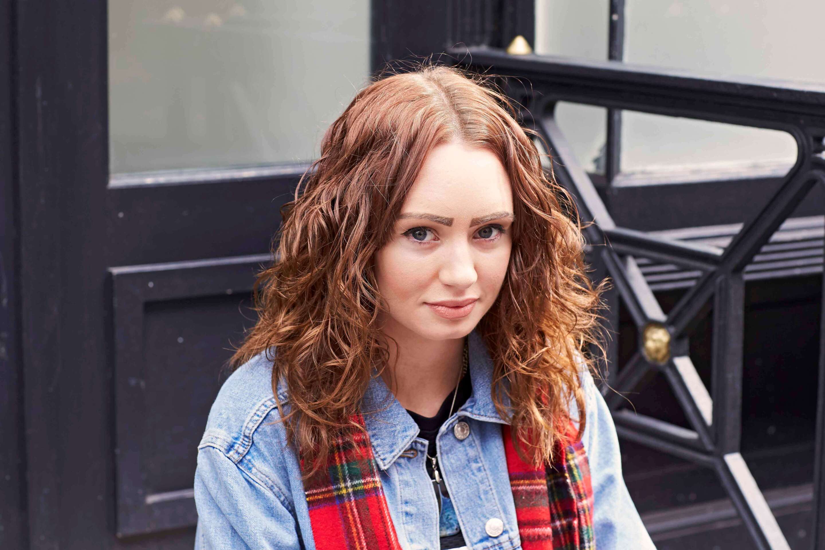 Warna cokelat yang lebih gelap membuat warna merah mendominasi dengan cantik. (Foto: Verity Jane Smith)