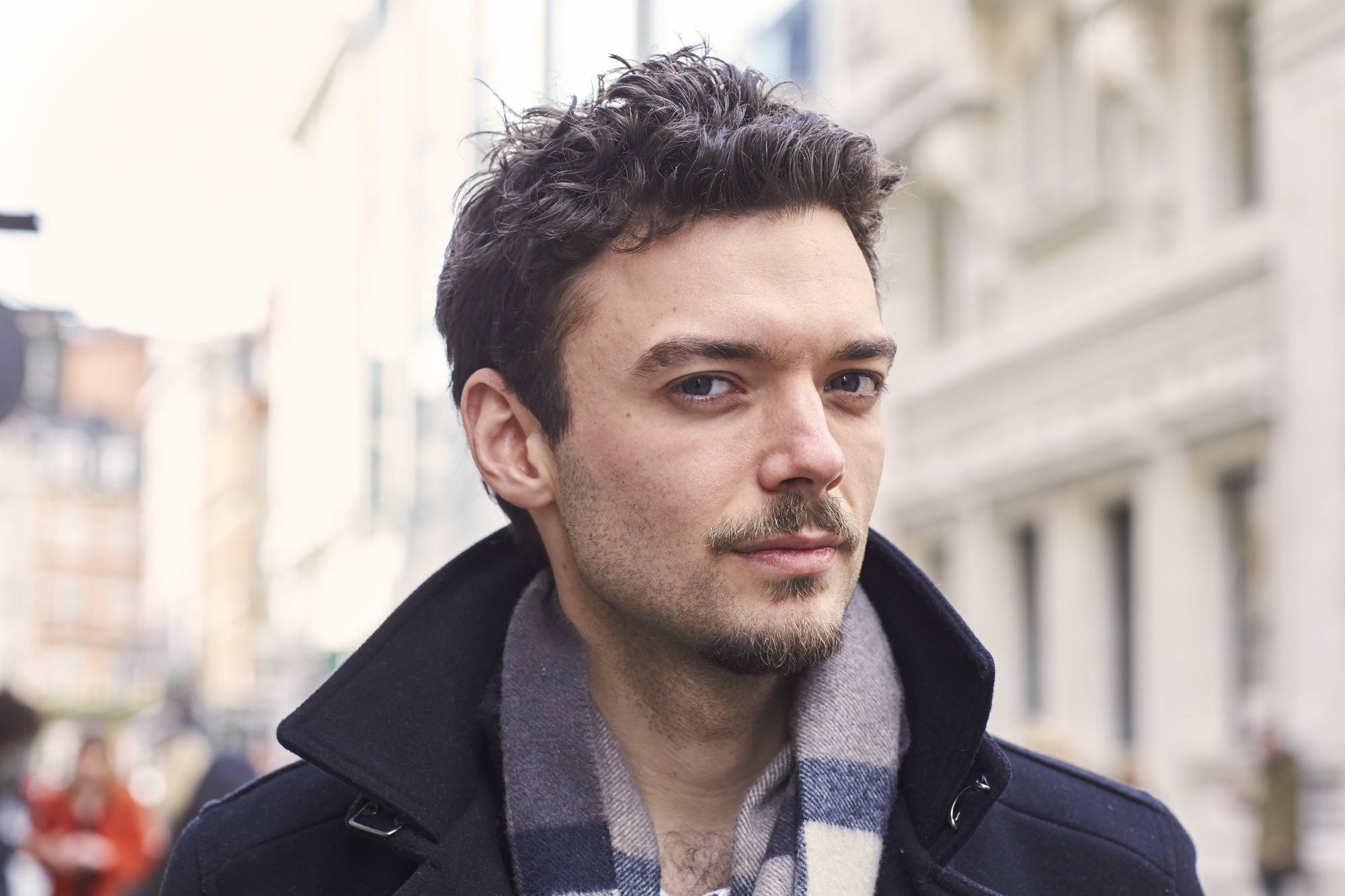 ผมซอยให้มีวอลลุ่ม (Credit: Dvora)