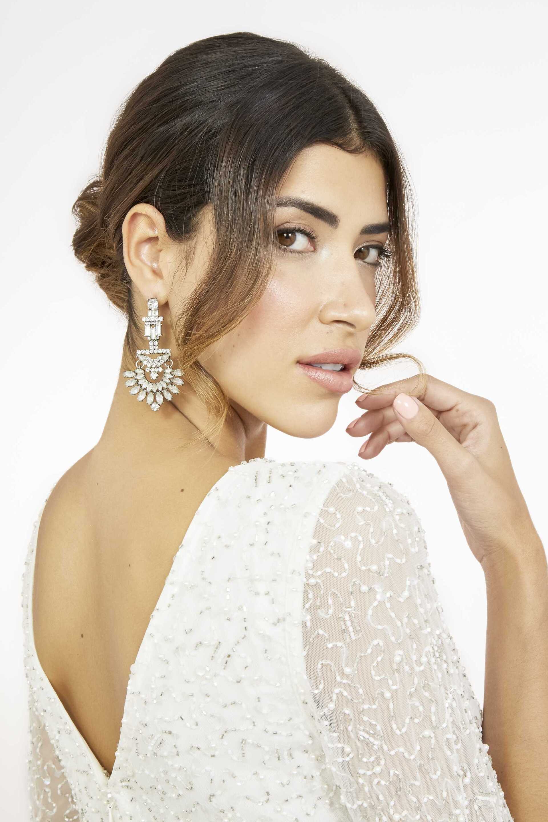 ทรงผมบันต่ำ (Credit: Verity Jane Smith)