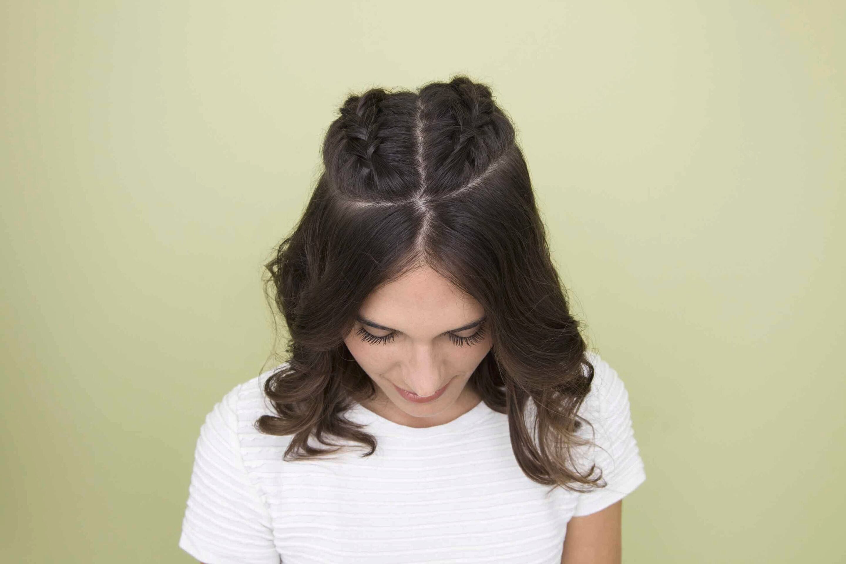 Gaya rambut ini sederhana namun tetap terlihat fun. (Foto: Verity Jane Smith)