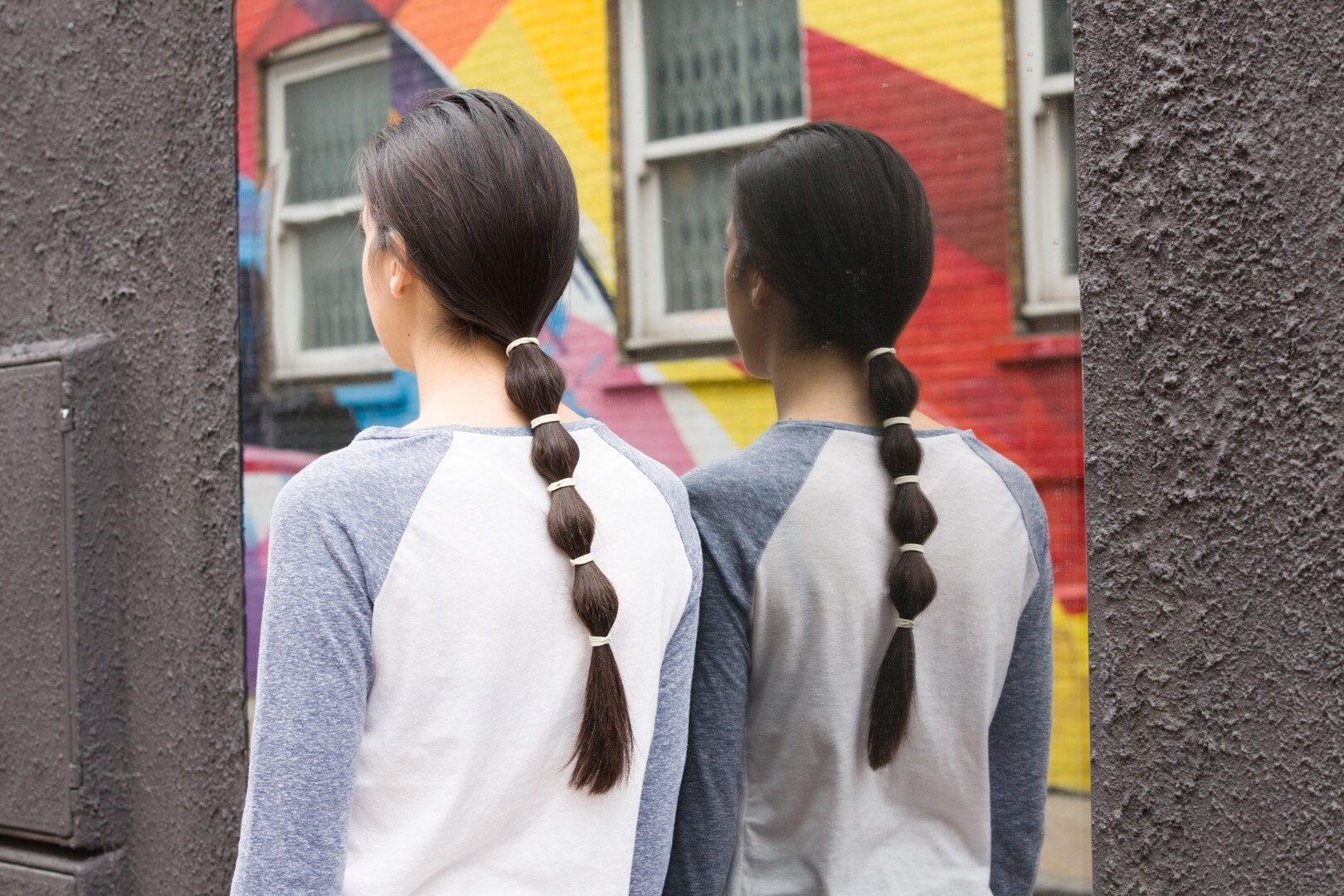 Bubble Ponytail untuk si rambut panjang yang aktif. (Foto: Verity Smith)