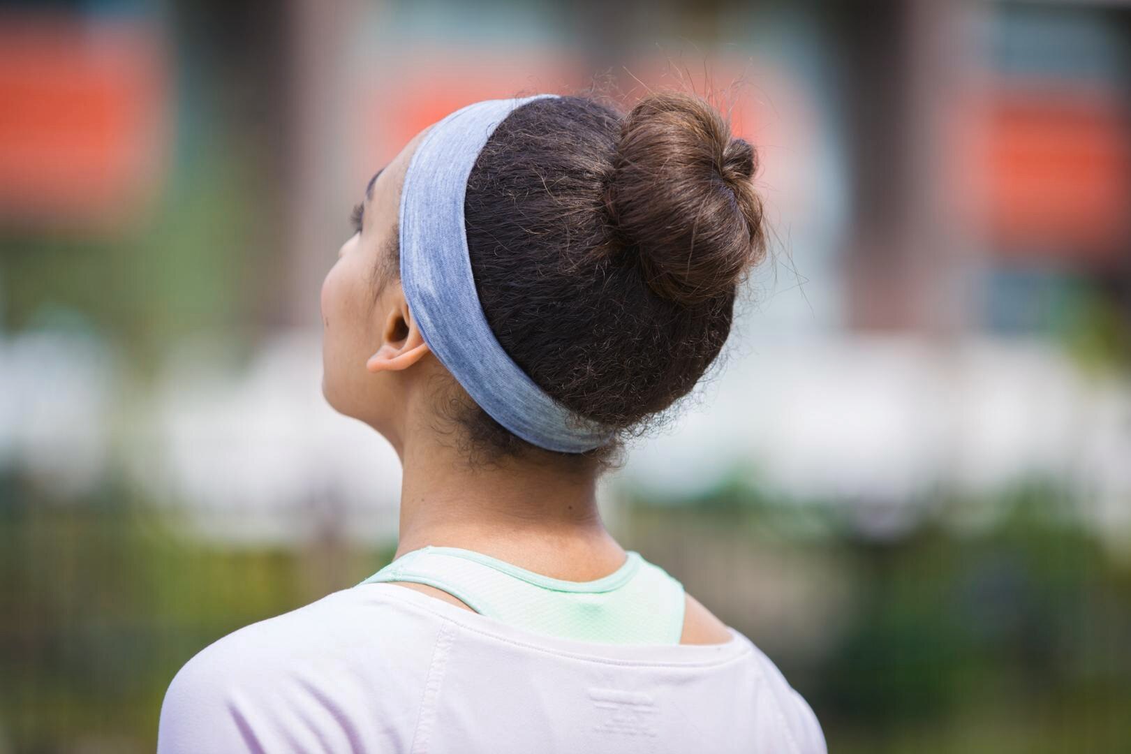 Headband bun dengan cepol dan bandana