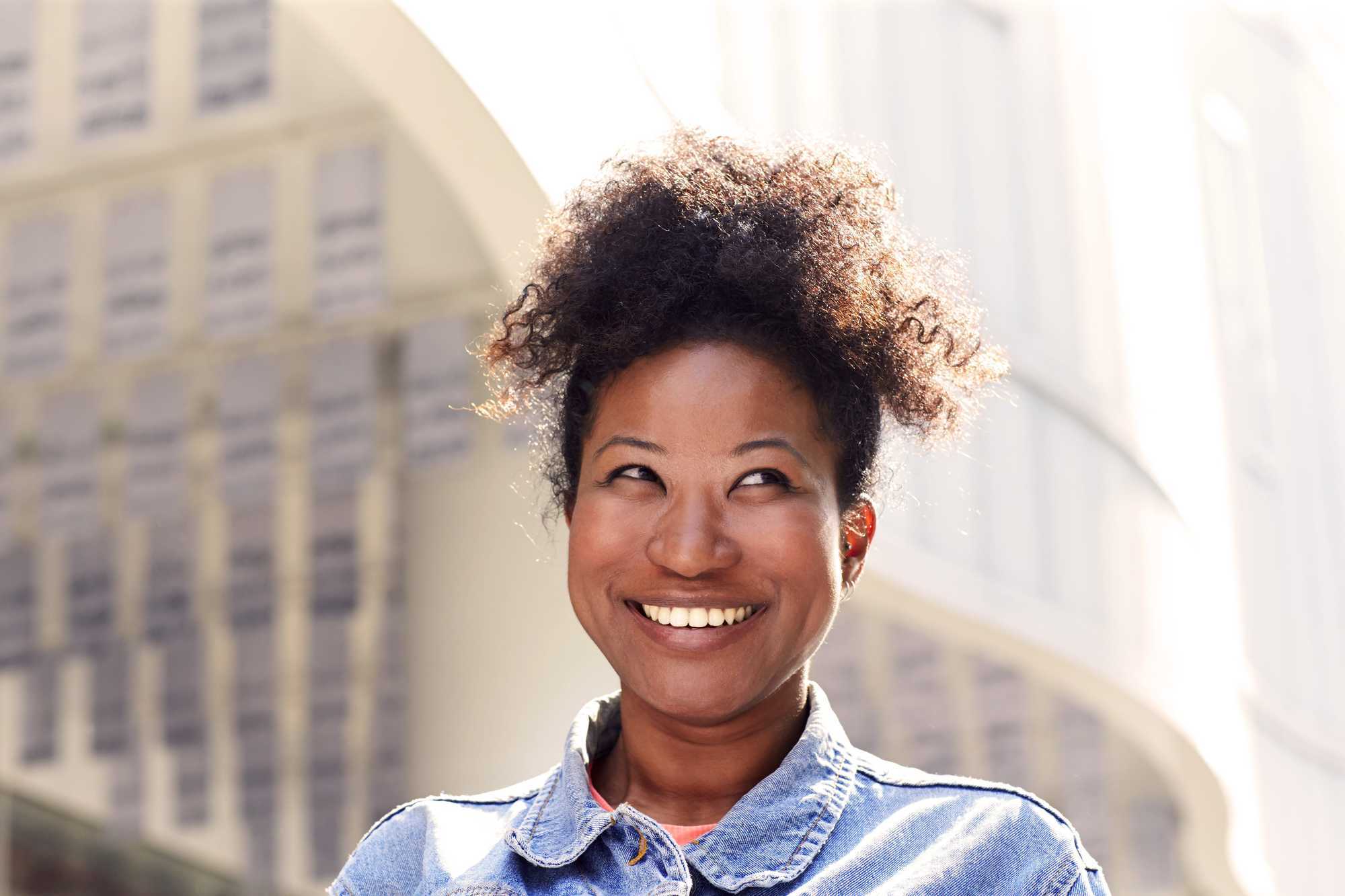 Pineapple bun untuk gaya rambut keriting