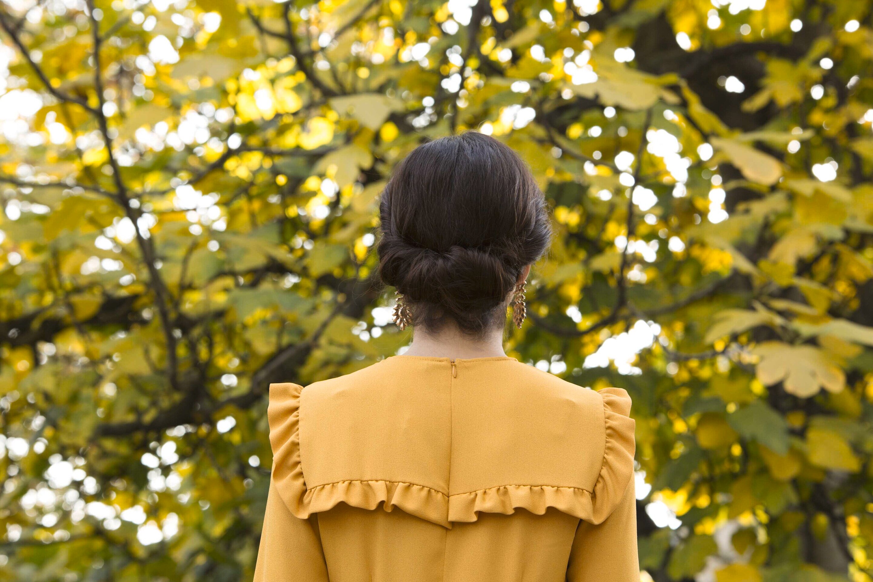 Gaya rambut chignon sangat mudah untuk diciptakan. (Foto : Raquel Burst)