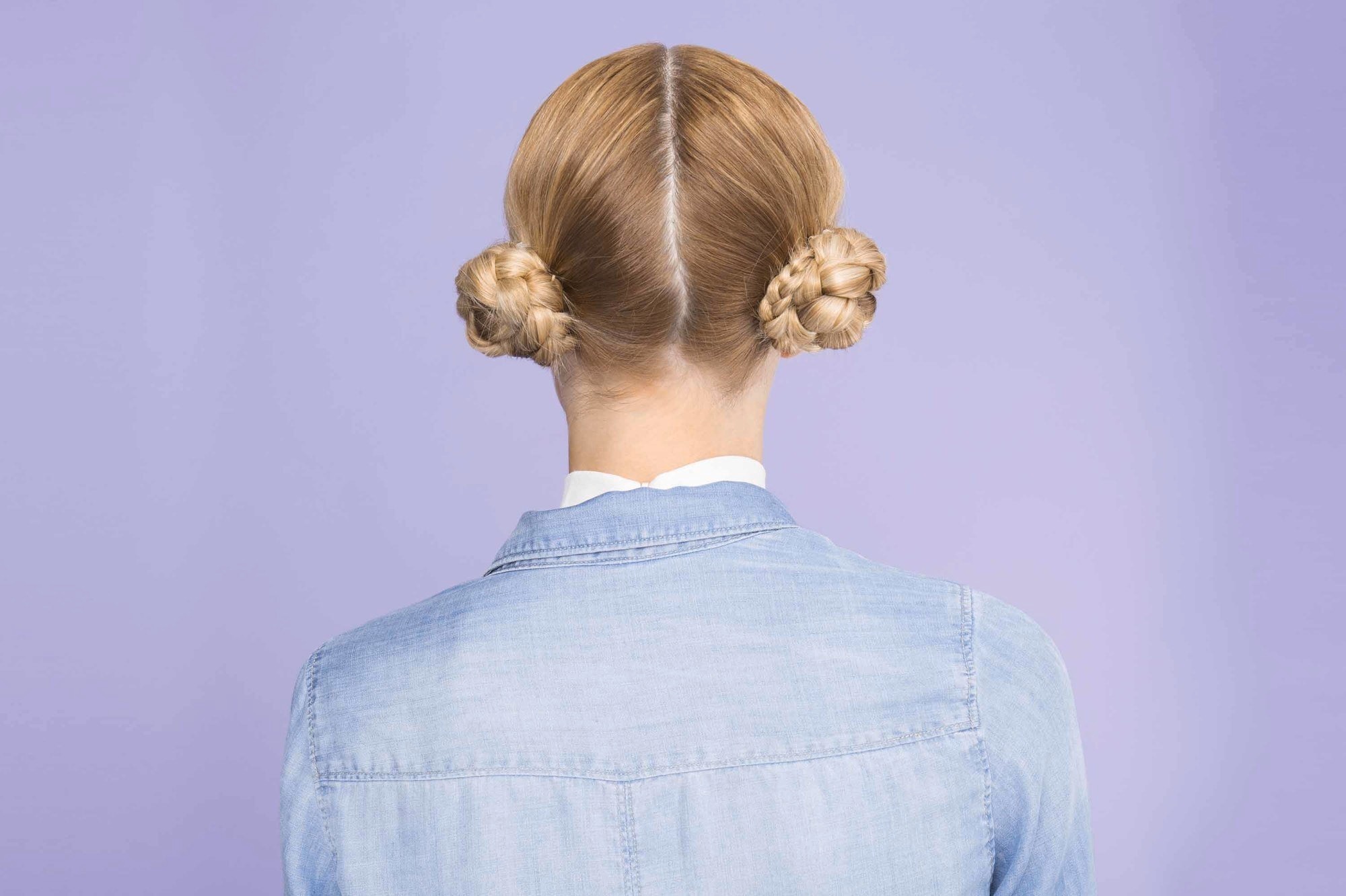 Gaya rambut double bun bisa jadi pilihanmu untuk festival music. (Foto: Verity Jane Smith)